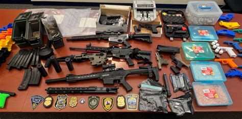 Mass. man charged with selling drugs, machine guns over .